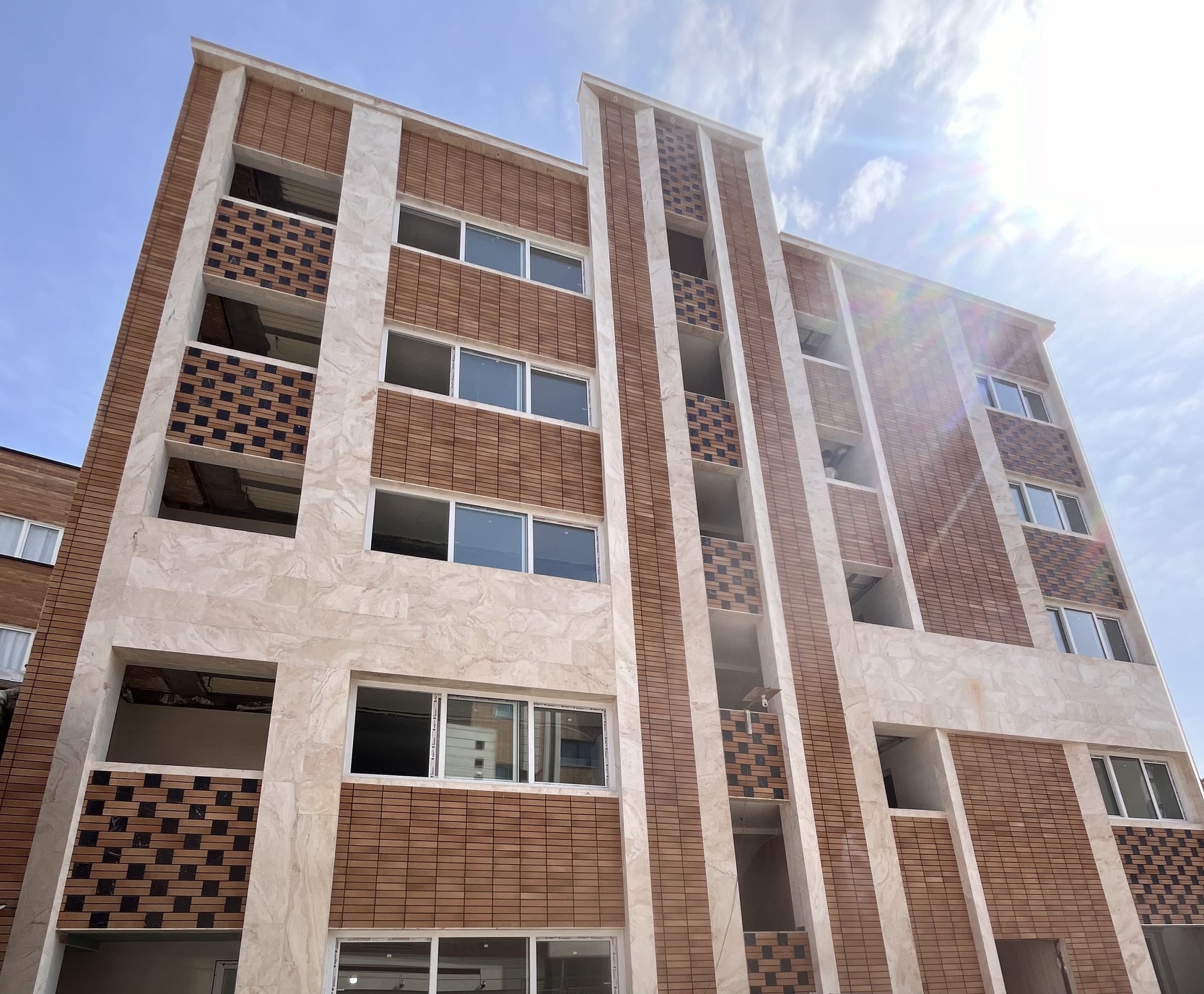 آگهی مزایده واگذاری اعیان ۲ واحد آپارتمان مسکونی واقع در شهرستان اصفهان