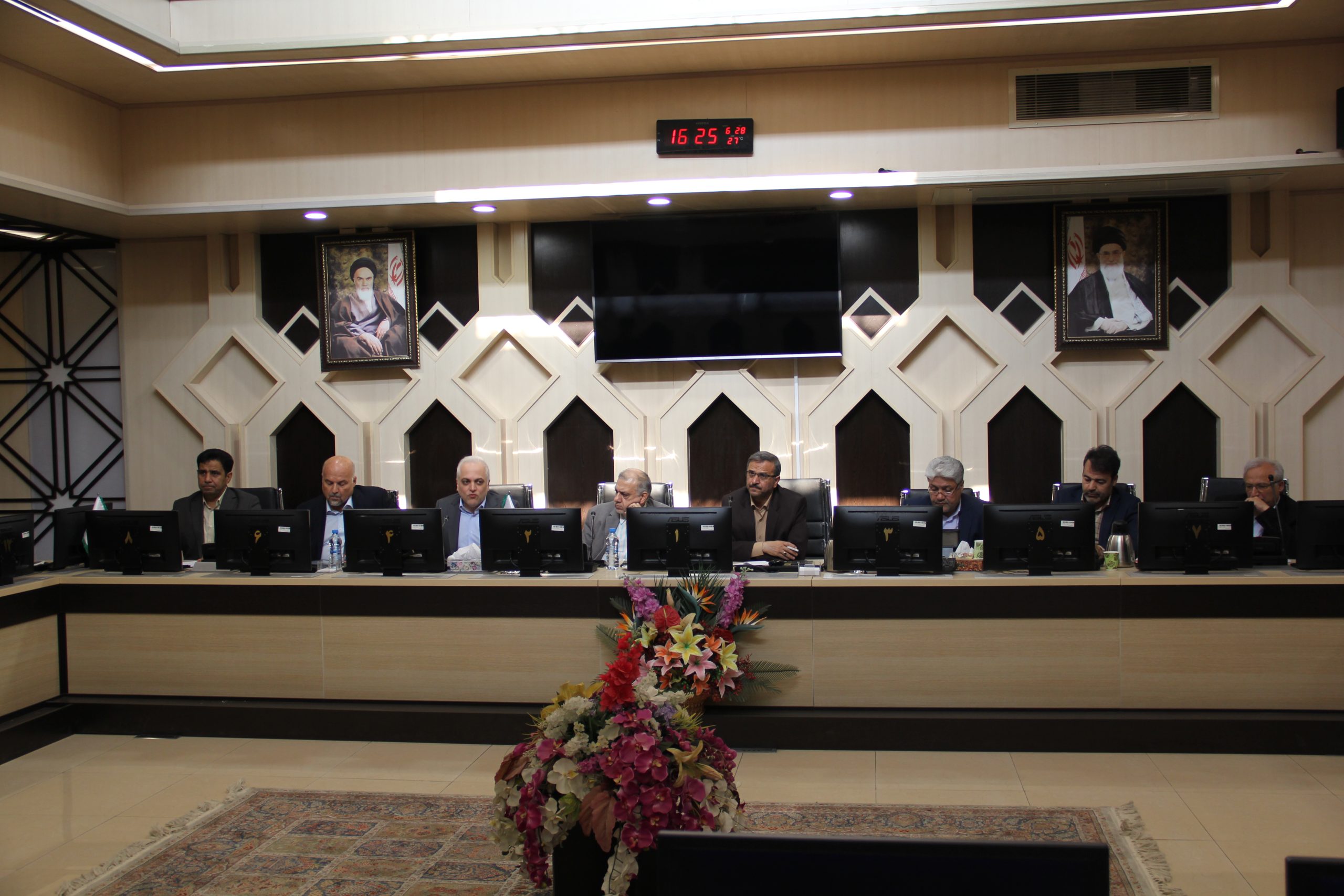 برگزاری جلسه مشترک در راستای احداث نیروگاه خورشیدی در سازمان اوقاف و امور خیریه